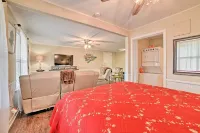 Rockport Bayfront Studio w/ Patio: 'Casa Familia' - Beach