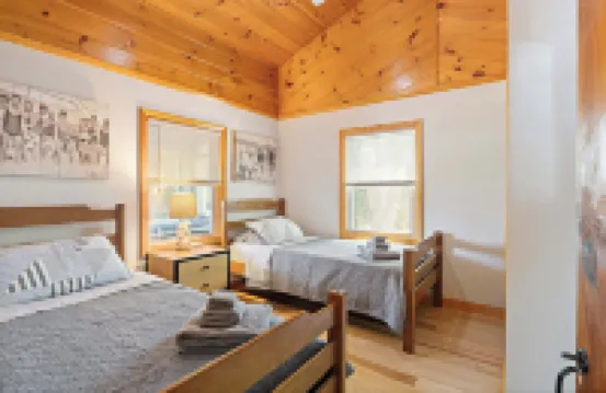 Beach Cottage in the Trees and Near the Sea.Bigger Than it Looks!!