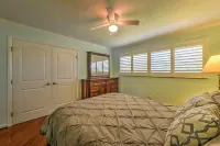 Marco Island Condo w/ Patio: Steps to Beach Access - موقف سيارات
