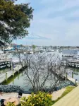 Waterfront Views With King Bed in Solomons Island