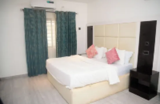 Luxurious 1 Duplex and 3 Flats Apartments, Ugbor Village RD, Benin City Nigeria Hotels in 