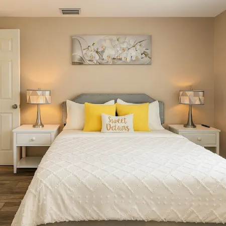 Modern Retreat, 9 Mins to Beach, Fast Wi-Fi