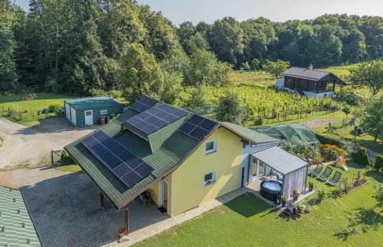 帶按摩浴缸的Zala度假屋