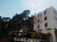 Royal Diamond Hotel Hotels near Tham Khao Luang