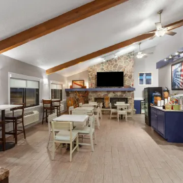 AmericInn by Wyndham Plymouth