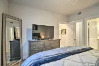 Centrally Located Traverse City Condo 1 Mi to Bay - en bord de mer