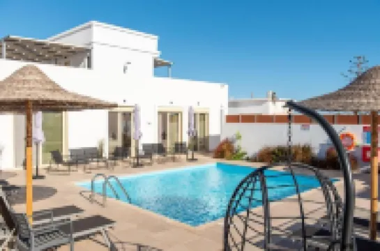 AeroHill Suites Near Athens Airport By SEM Hoteles en 