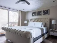 Modern, Spacious Loft in Douglas with Free Parking! Hotels in Douglas