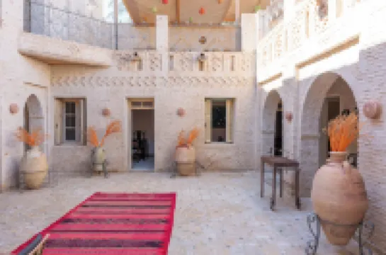 ฮารอน เฮาส์ - ดาร์ ฮารอน - วิลลา ใน โตเซอร์ โรงแรมใน