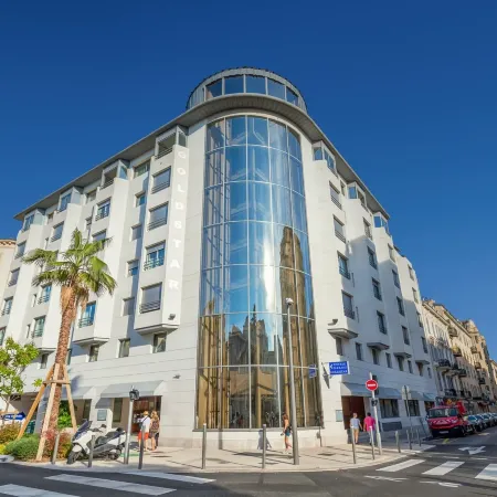 Goldstar Apartments & Suites