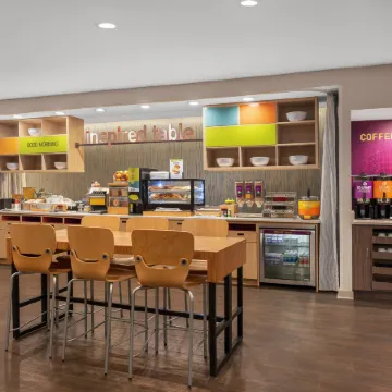 Home2 Suites by Hilton Lake Charles Отели рядом с достопримечательностью «Север Бич»