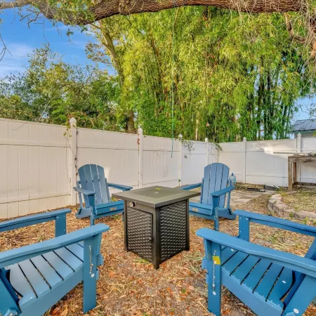 Historic 4B Sleeps 8 Backyard Firepit Bikes
