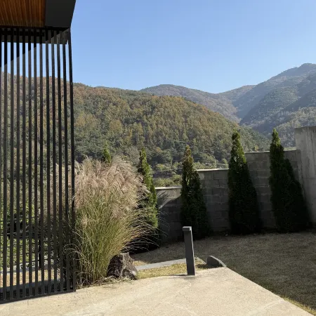 Gyeongju Mot (Moat) Pension Отели рядом с достопримечательностью «Храм Синсонса»