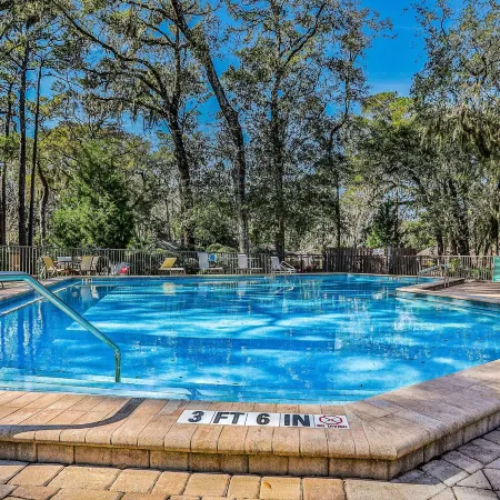 Oceanfront Condo with Spacious Balcony, Great Views, AC & Outdoor Pool