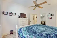 Immaculate Townhome in Upscale Community w/ Pool & Balcony - Near Beach - 4-Star