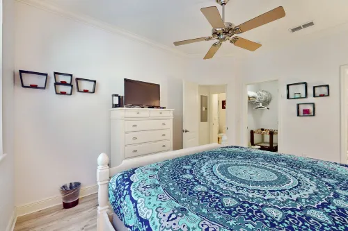 Immaculate Townhome in Upscale Community w/ Pool & Balcony - Near Beach - 4-Star
