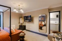 Pembroke House | Studio w Separate Kitchen - LGF - 3-Star