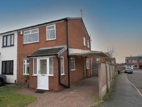 Spacious 3 Bedroom Home in Westhoughton