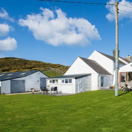 Coastal Retreat on Wales Path With Sea Views