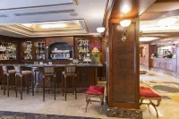 River Chateau Hotel - bar