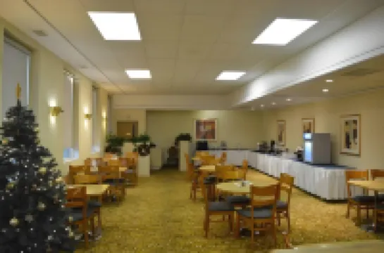Emerald Hotel & Suites Calgary Airport
