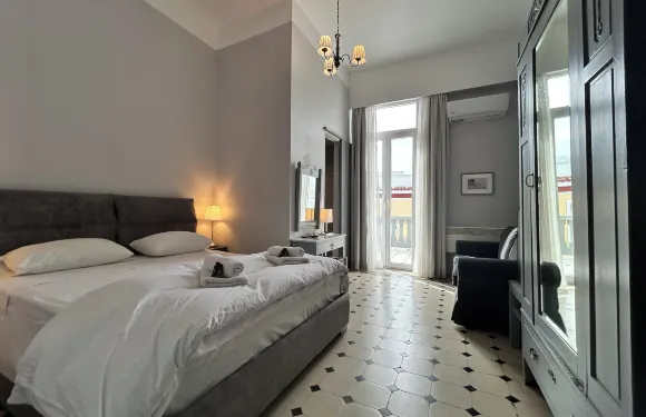 提尼翁城市飯店