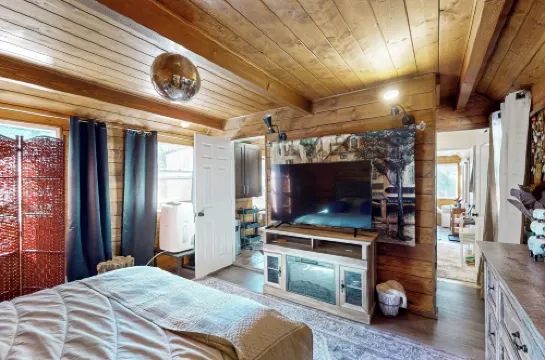 Relaxing Retreat w/ Deck, 1 Mi to Lake Arrowhead!