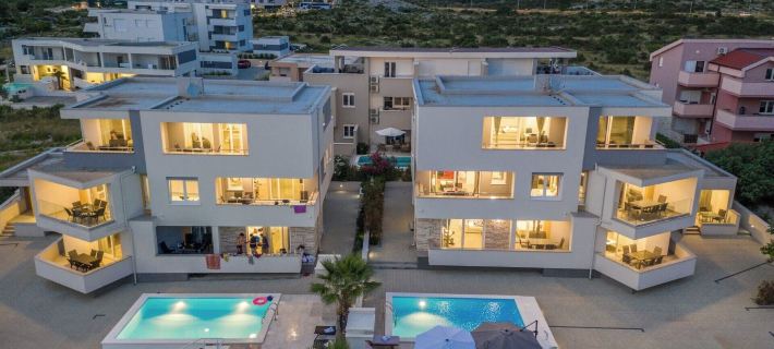 Apartments & Rooms Danivan Pool Villas Hotels in Novalja