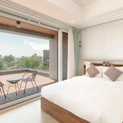 Seogwipo Dongbaek Beach Pension Hotel in zona Cocomong Eco Park