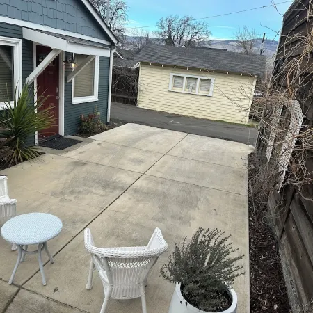 East Main Downtown Bungalow
