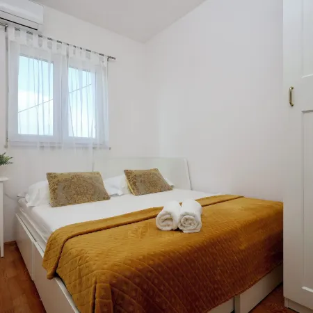 Apartment Holiday Home TiA