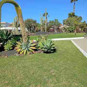 Duplex Apartment, with private garden, in quiet complex Hotel Exterior