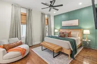 Private Heated Pool + Outdoor Oasis. 3 Blocks to the Beach!