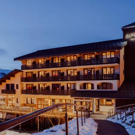 Alpeen Hotel