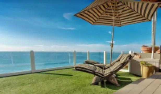 Oceanfront! 3 Distinct Suites! Jacuzzi & BBQ!