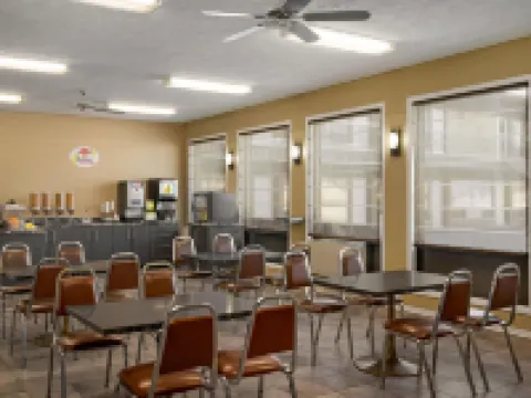 Super 8 by Wyndham Hearst on Hotels in Hearst