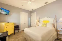 Key West Style Apartment - with pool/hot-tub