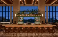 Canopy by Hilton Okinawa Miyako Island Resort - bars