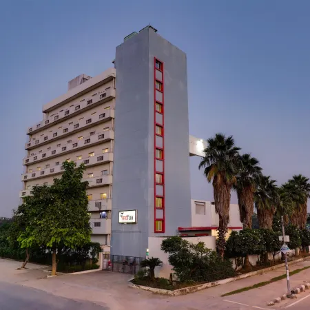 Red Fox by Lemon Tree Hotels, East Delhi Отели рядом с достопримечательностью «Храм Акшардхам»