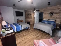 The Rustic Oasis Hotel a 