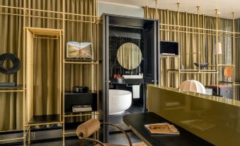 Roomers Munich, Autograph Collection