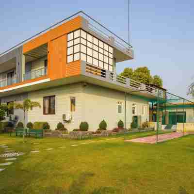 ELIVAAS Aarul Farm 4BHK Villa with Pool Hotel Exterior