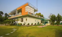 ELIVAAS Aarul Farm 4BHK Villa with Pool Hotels in 