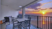 313 Seascape by Avantstay Walk to Beach + Pool Access Beachfront Condo + Oceanview