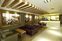 Premier Inn Stratford-Upon-Avon Central - parkir