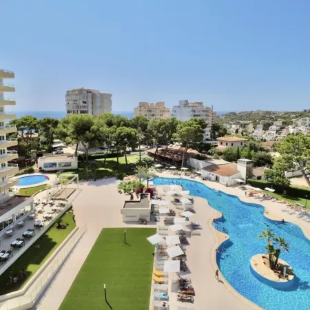 BQ Amfora Beach - Adults Only Отели рядом с достопримечательностью «Конгресс-центр Пальмы»