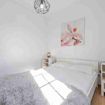 Casa da Fajã - Spacious, Garden, and Private Parking Rooms