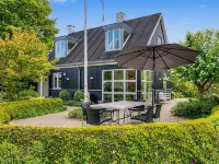 "Gullan" - 75m from the Sea