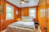 1/2 Mi to Lake & Dtwn! Elk Rapids 'Cozy Cottage' - Wifi