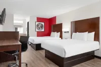 Ramada by Wyndham San Antonio Near SeaWorld/Lackland AFB - Kolam Renang